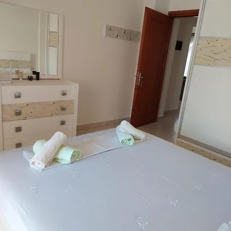 Ilirjan 公寓 Sarandë